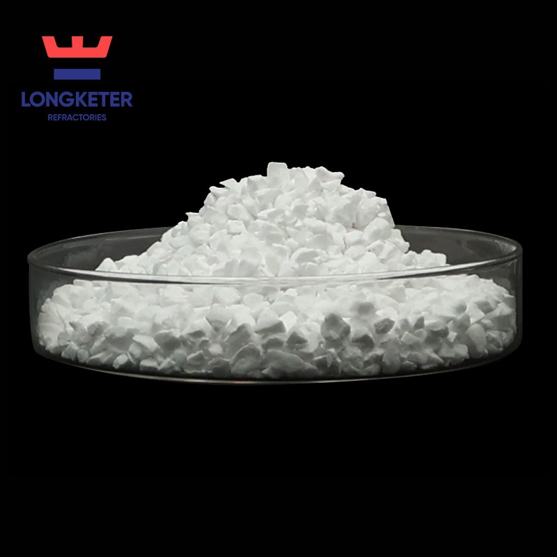 Valge lauakujuline alumiiniumoksiid